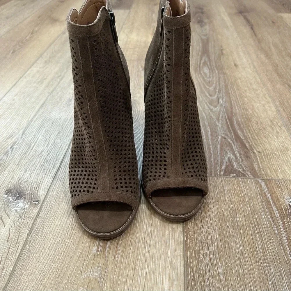 Lucky Brand Women's Lakyn Brown Leather Peep Toe Heeled Ankle Booties Sz 10 GUC